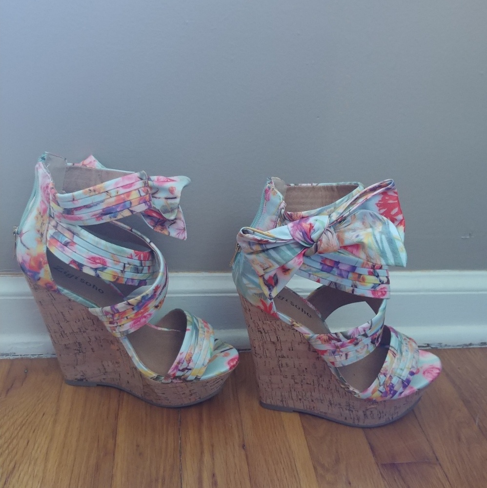 Floral wedge